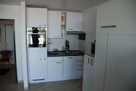 Küchenzeile mit kompletter Ausstattung