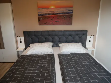 Doppelbett jede Seite Ablage mit Leselampe 