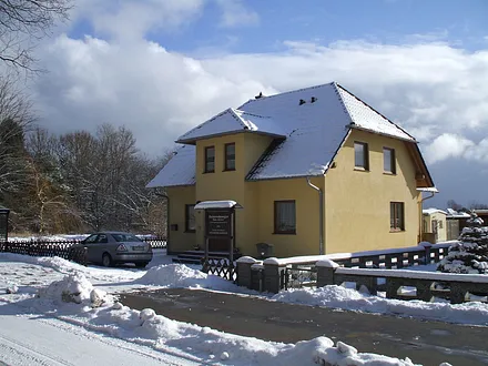 Winteransicht Straßenseite; wann wirds mal wieder richtig Winter ?