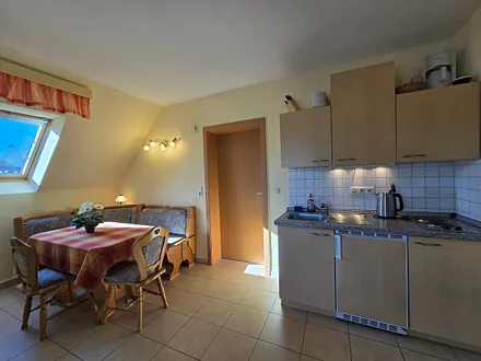  Essbereich und Küchenzeile