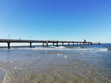 Seebruecke mit Tauchgondel