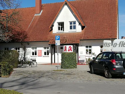 Arztpraxis und Apotheke in der Strandstraße 