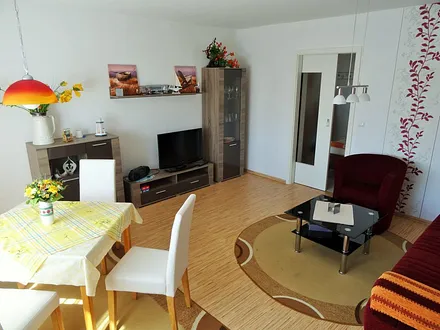 Wohnzimmer mit Essbereich