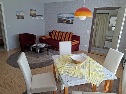 Wohnzimmer mit Essbereich