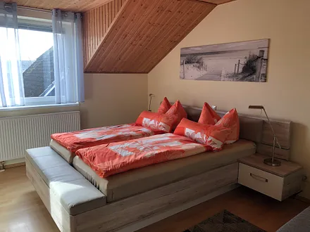 Schlafraum mit Doppelbett (1,80) und Schlafsofa 