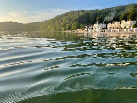 Urlaub in Binz ist herrlich. Das Meer ist wunderbar und der Strand feinsandig. 