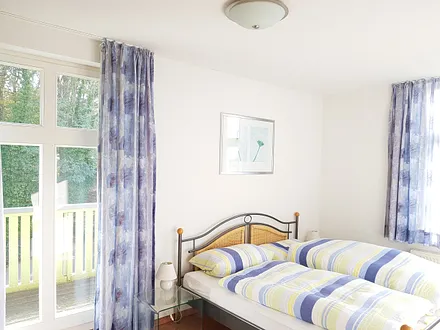 Schlafzimmer mit eigenem Balkon