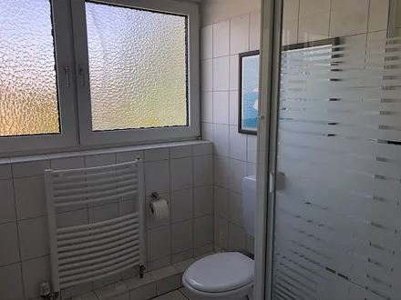 Badezimmer mit Dusche