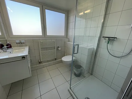 Badezimmer mit Dusche 