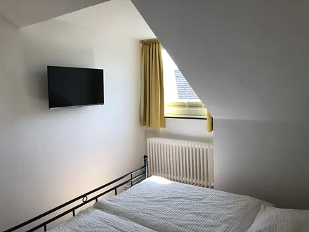 Ansicht 2. Schlafzimmer mit TV