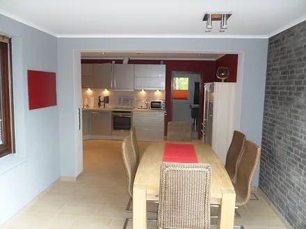 Essecke und Blick zur Küche