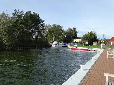 Das Hafenbecken für Gastlieger