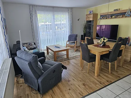 Wohnwand mit Fernseher