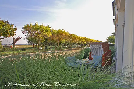 Terrasse mit Strandkorb