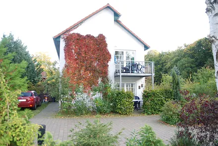 KFZ-Stellplätze und Wendefläche vor dem Ferienhaus 5b