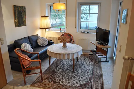 Wohnbereich der Ferienwohnung mit zusätzlichem Schlafsofa für 2 Personen
