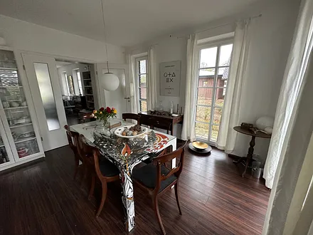 Tischgruppe mit Designertisch und 6 Stühlen