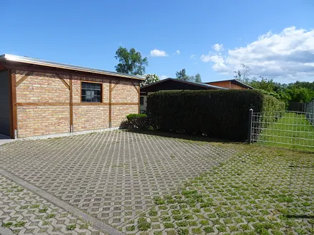 Ihr Stellplatz mit abschließbarem Fahrradschuppen