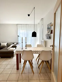 Wohnzimmer mit Essbereich