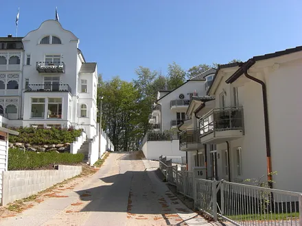 Gebäude rechts mit Eingang Nr.16