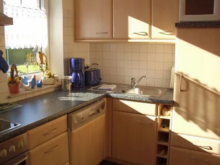 Küche mit Durchreiche