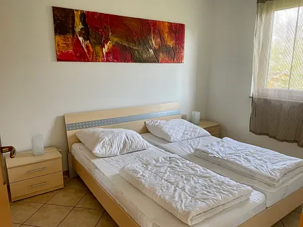 Schlafzimmer mit Doppelbett