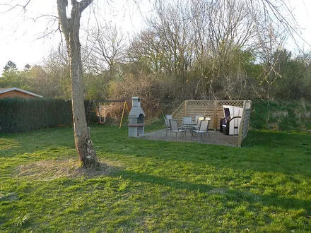 Außenbereich mit Schaukel