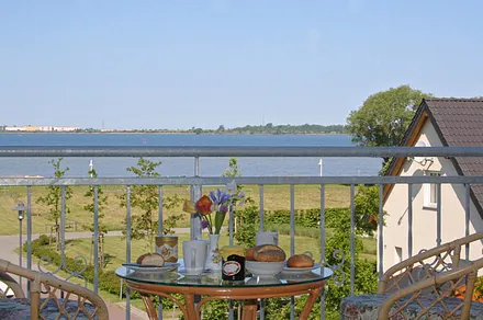 Frühstück auf dem Balkon
