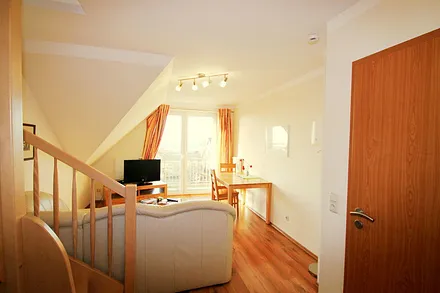 Wohnbereich mit Blick auf das Wasser