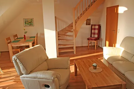 Wohnzimmer mit Essbereich