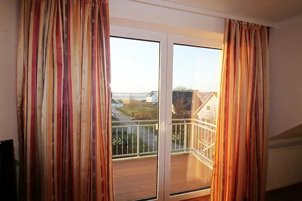 Blick vom Balkon auf das Wasser