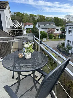 gemütliche Sitzmöbel auf dem Balkon zur Südseite