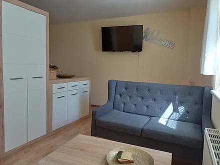 Wohnbereich im 1. Schlafzimmer, getrennt durch Raumteiler