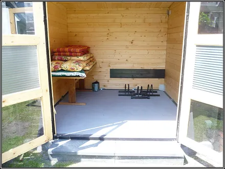 Fahrradschuppen mit Elektroanschluss