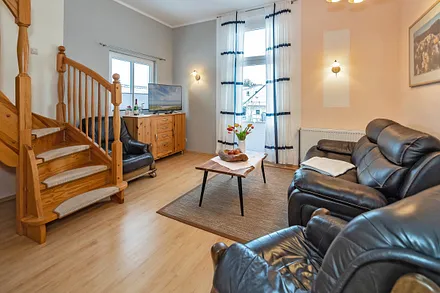 Wohnzimmer mit Balkon