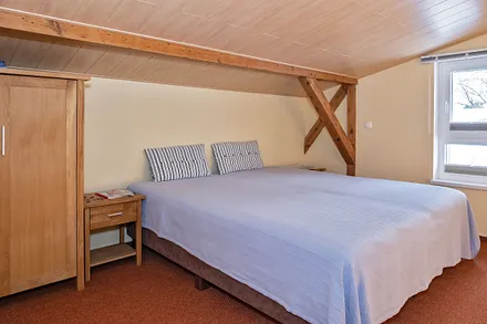 Schlafzimmer mit 2 Doppelbetten