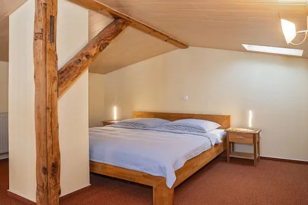 Schlafzimmer mit 2 Doppelbetten