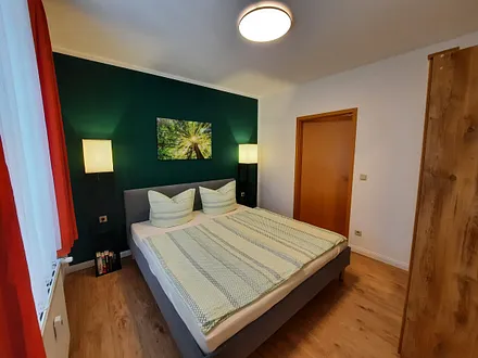 Schlafzimmer 1 mit Doppelbett