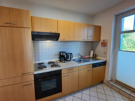 Küche mit Zugang zum Balkon