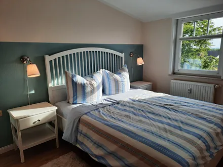 Bett mit zwei Einzelmatratzen