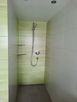 offene Dusche