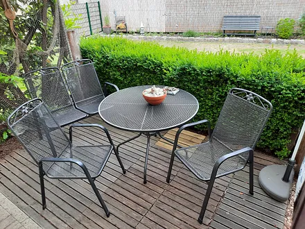 überdachte Terasse mit Sonnensegel & Sonnenschirn