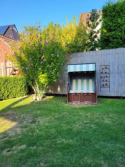 Strandkorb im Grünen