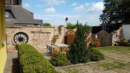 Sitzecke und Parkplatz