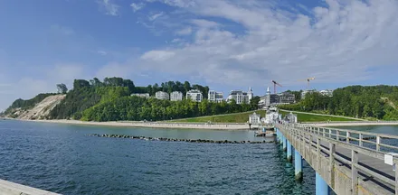 Hauptstrand an der Seebrücke Sellin, ca. 800m zu Fuß oder ganzjährig mit der Bäderbahn