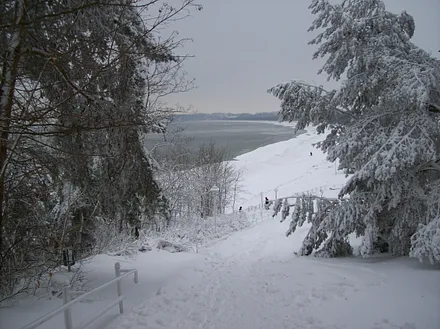 Südstrand versinkt im Schnee, manchmal ist die Ostsee am Rande gefroren - einfach malerisch!