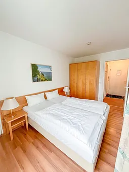 Doppelbett 2x200*80, auch einzeln aufstellbar, sind an den Füßen mit einer Klemme zusammen (gegen Auseinanderrutschen)