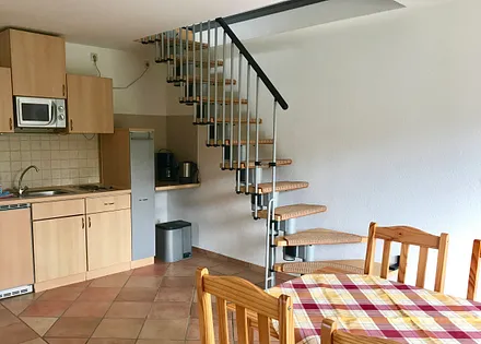 Küche mit Mikrowelle