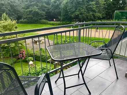 Balkon mit Blick ins Grüne