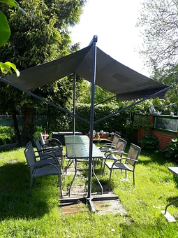 Sitzbereich mit "Überdachung", gut gegen leichten Regen oder zuviel Sonne